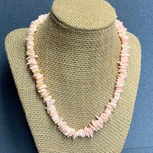 Pooka Puka Shell Necklace 17 In Pale Peach Chip Chunky Screw Closure Beach BoHo
